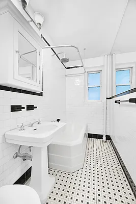 Sold by Bond New York | media 29