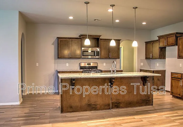 3208 W Fredericksburg St — Photo 4