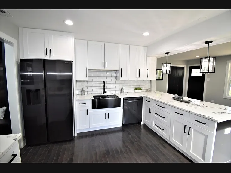 3703 Bluebird Ln — Photo 3
