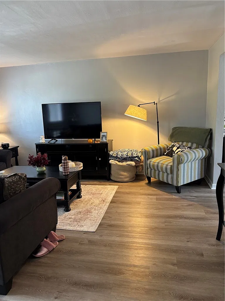 3 bed, 1.5 bath, 1134 sqft, $1,650 — Photo 4