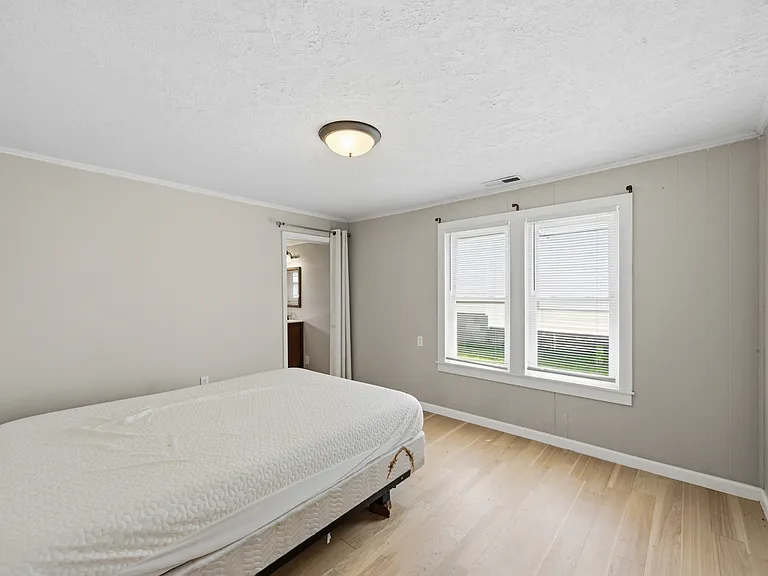 313 Knox St — Photo 14