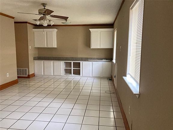 3rd image of 103 E Club Dr #103