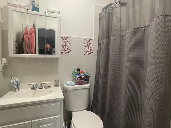 4th image of 440 W 238th St Floor 3