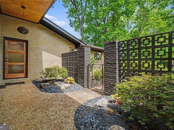 2700 Hawaii Ct, Decatur, GA 30033