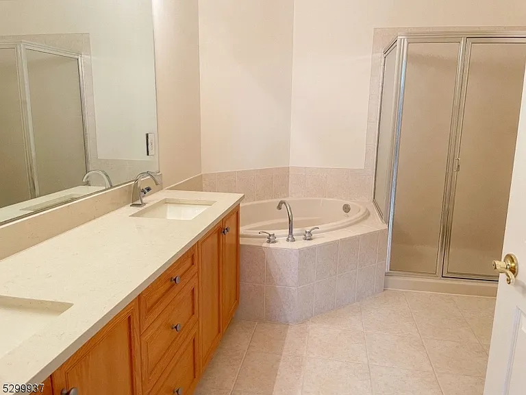 511 Kensington Ln — Photo 8