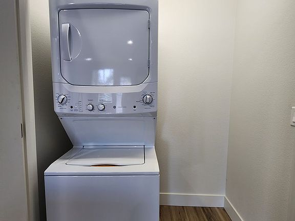 4th image of 1065 Clearview Ave NE #101