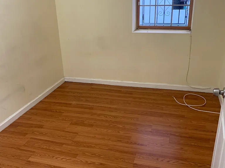 27 Logan Ave — Photo 6