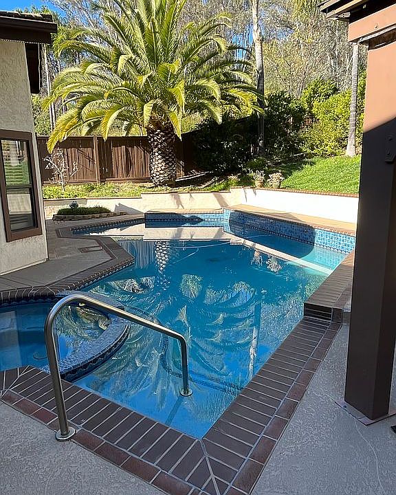 2nd image of 3305 Avenida Sierra