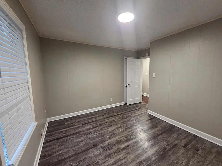 983 Brower St — Photo 7