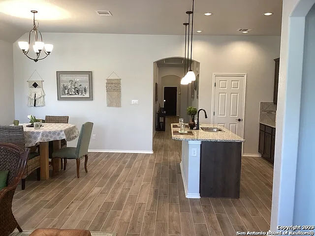 4 bed, 3.0 bath, 2268 sqft, $2,200 — Photo 4
