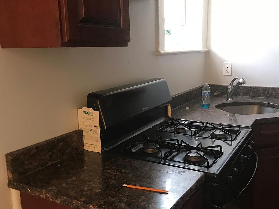 1st image of 139 Halsted St #4