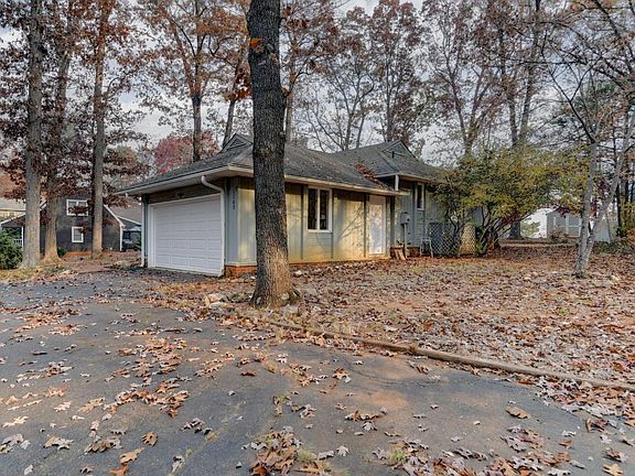 2nd image of 1105 Ivy Woods Dr