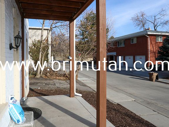 3rd image of 1261-1267 E Alameda Ave #1261