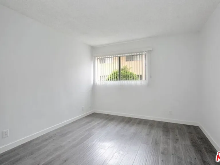 855 Victor Ave #210 — Photo 8