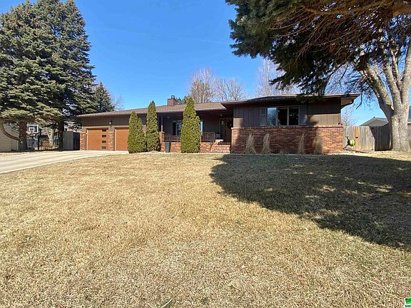 2nd image of 19 Laura Dr