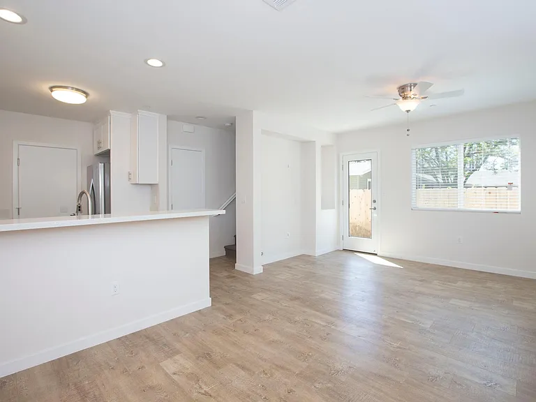 12338 Parkside St — Photo 3