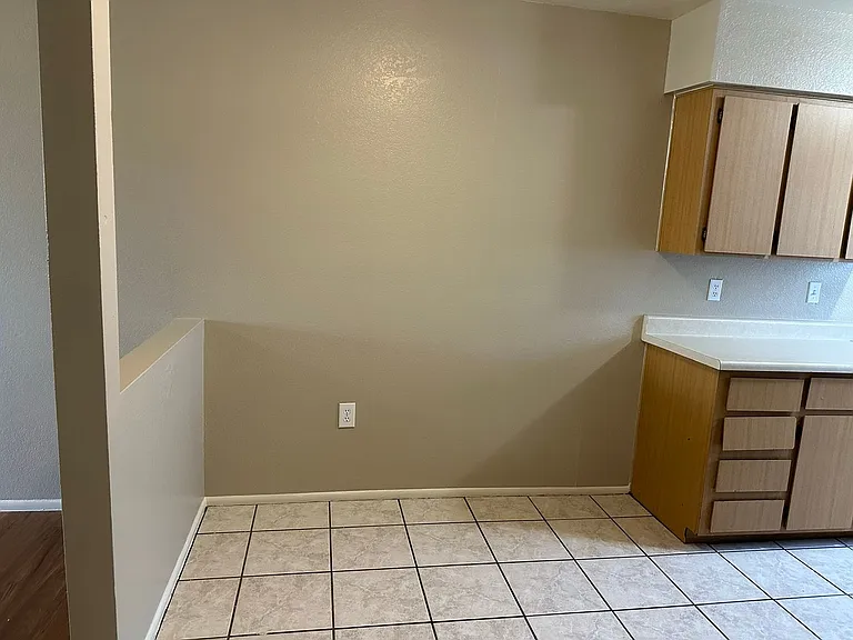 217 E Washington Ave — Photo 6