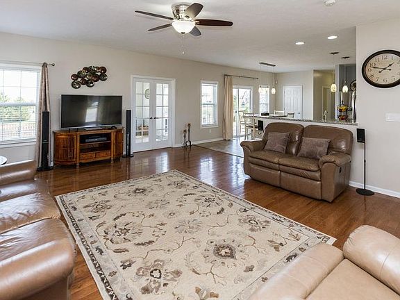 3rd image of 4674 McKinley Ct