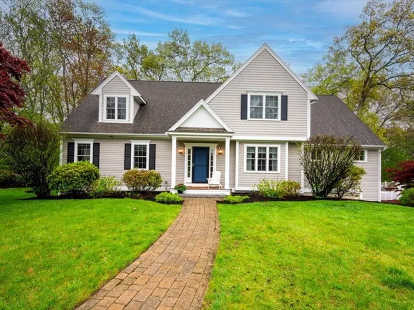 14 Country Club Rd, North Reading, MA 01864