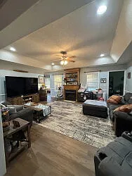 3 bed, 2.0 bath, 1617 sqft, $1,800 — Photo 4