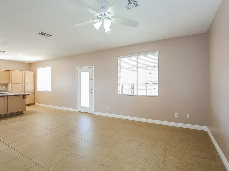 1102 Broomfield Dr — Photo 6