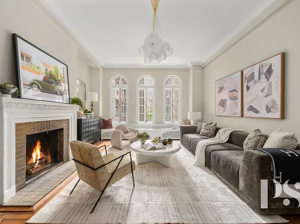 35 E 9th St APT 33, New York, NY 10003