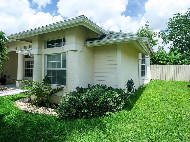 1814 Wisteria St — Photo 34