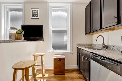 1903 W Dickens Ave #2F Photo 1