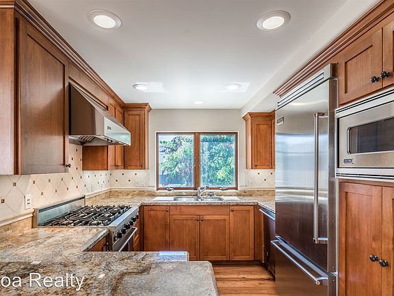 4th image of 601 1/2 Poinsettia Ave
