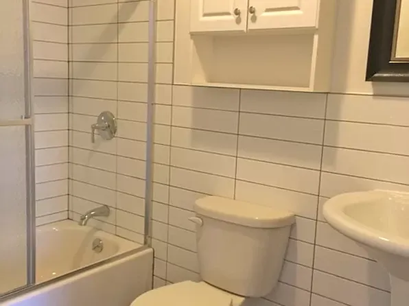 194 Howard Avenue image 4 of 20