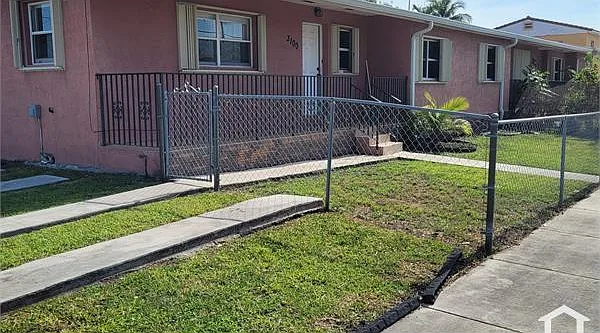 3100 SW 2nd St — Photo 1