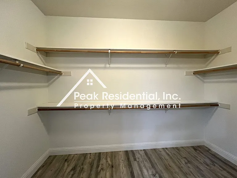 1933 Tyndrum Ln — Photo 16