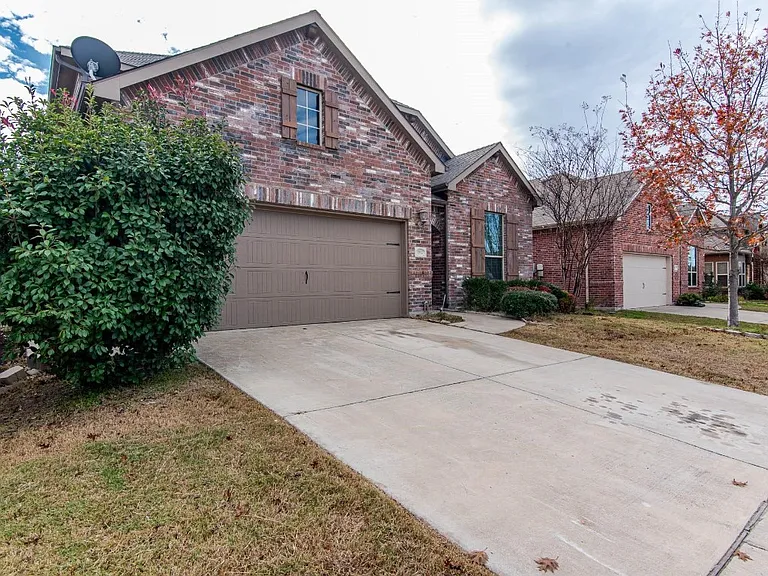 1512 Cockatiel Dr — Photo 2