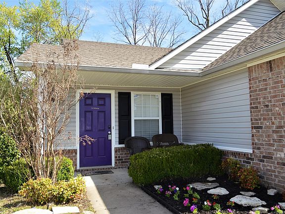 3rd image of 77 Fairlane Dr