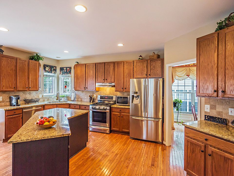 Huge kitchen; large island
