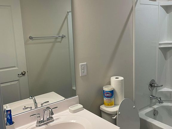 Shared full bathroom