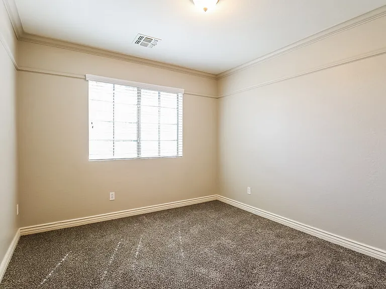 452 S Sabrina — Photo 14