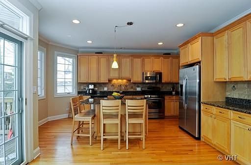 4th image of 1046 Sheridan Ave