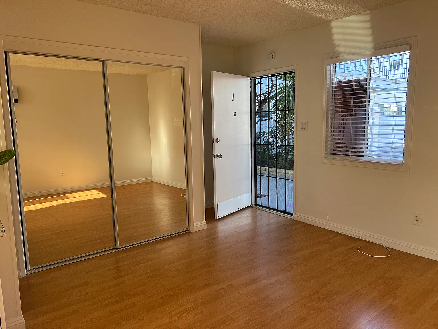 Studio, 450 sqft, $1,785 — Photo 2