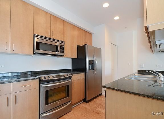 4th image of 1720 Oak Ave #701