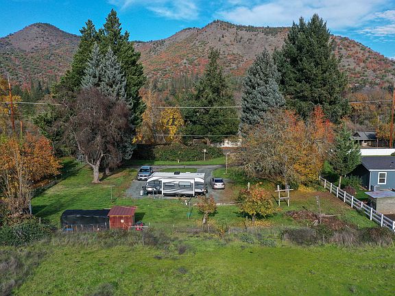 2nd image of 3497 Rogue River Hwy