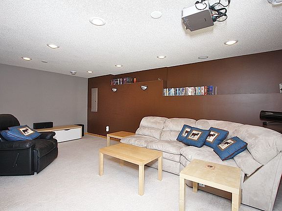 Family room w/home theater