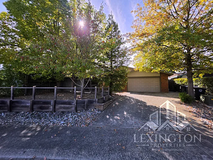 3 bed, 2.0 bath, 1409 sqft, $2,550 — Photo 2