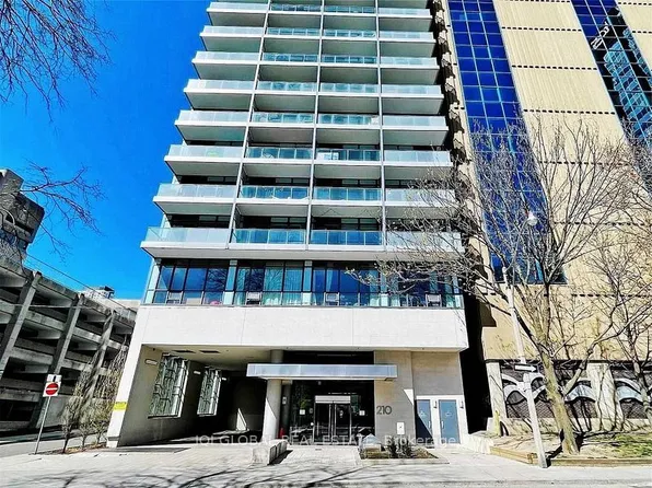 210 Simcoe St, Toronto, ON