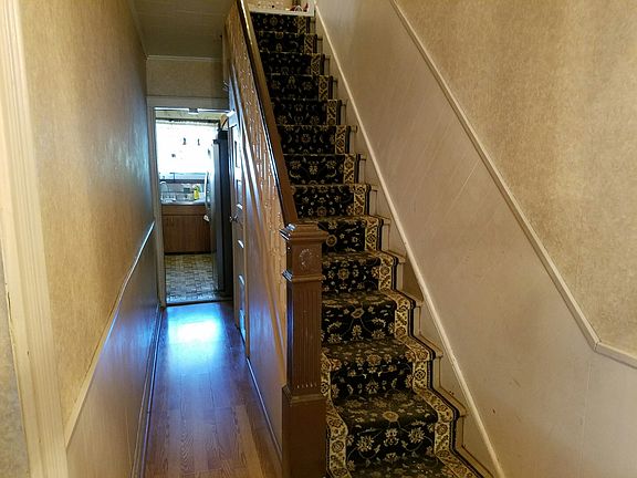 5th image of 8937 Metropolitan Ave