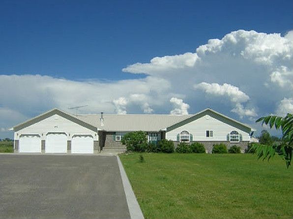 Large front Lawn with Island