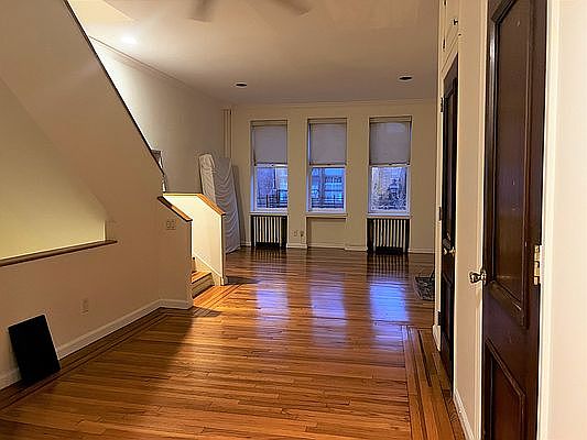 4th image of 32 W 105th St #3