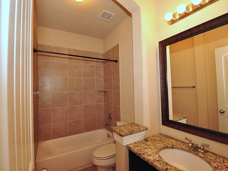 5496 Devonwood St — Photo 13