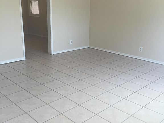 3rd image of 20941 Bassett St