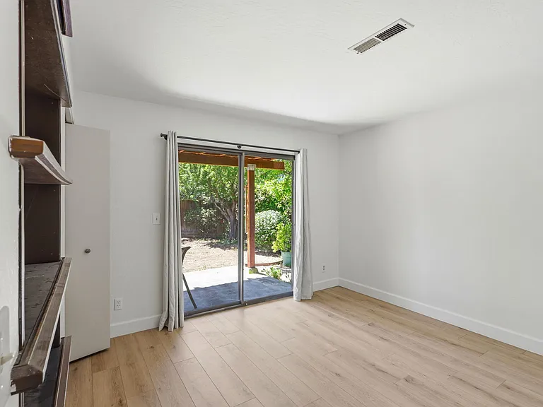 114 Falmouth Ct — Photo 30